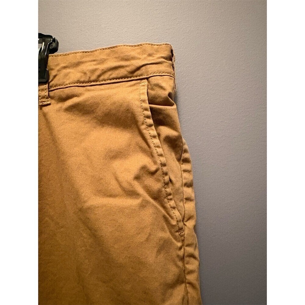 IZOD Saltwater Chino Shorts Men's Size 40 Tan Khaki Flat Front 10 Inseam - Picture 4 of 11